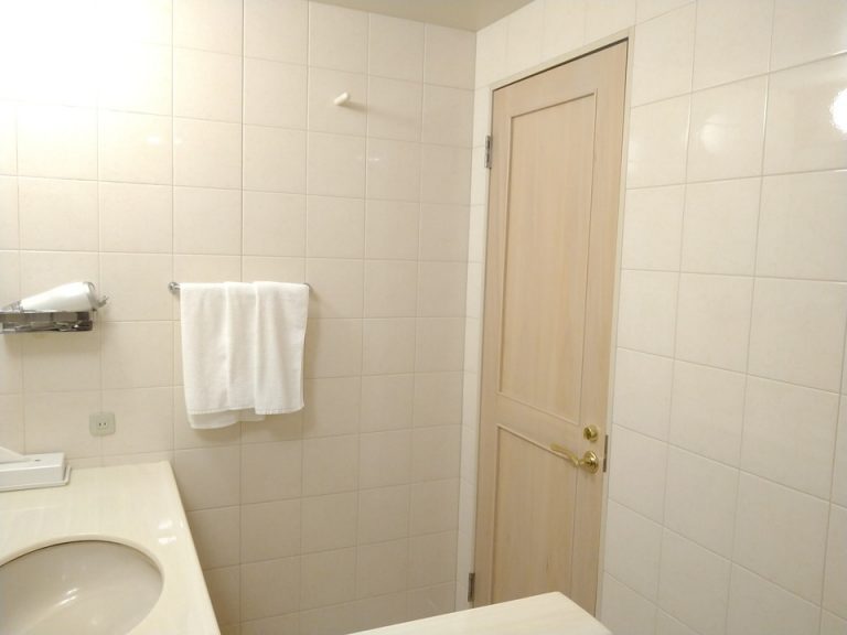 バスルーム内から入口