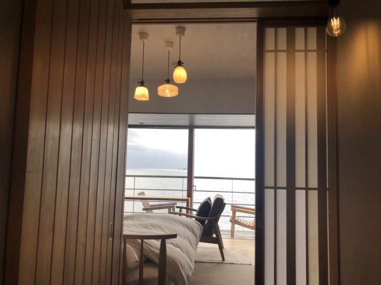 入り口からの客室