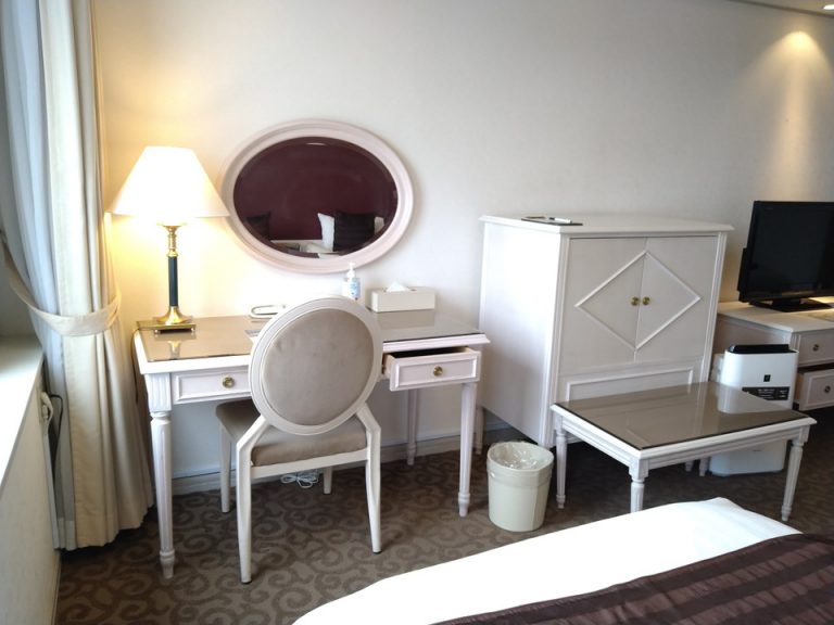 テーブルといす