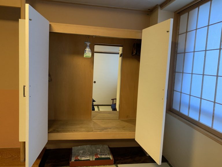 クローゼット内観