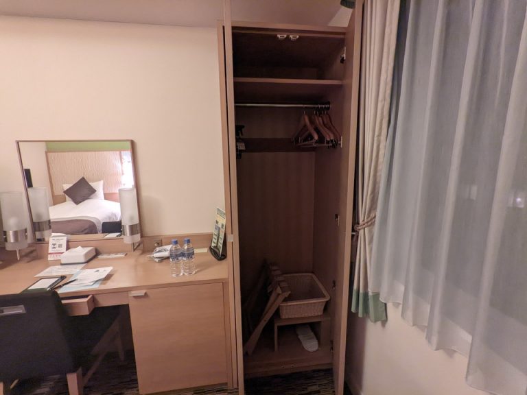 クローゼット 扉を開けた状態