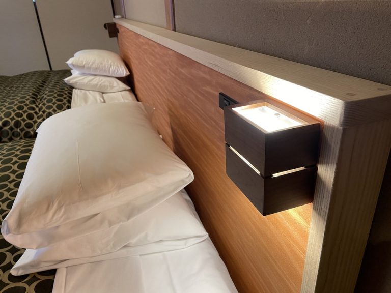 ベッドサイドライト