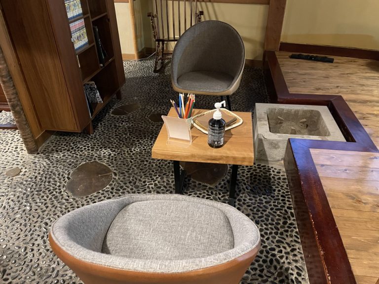 2F客室フロア ミニライブラリー2