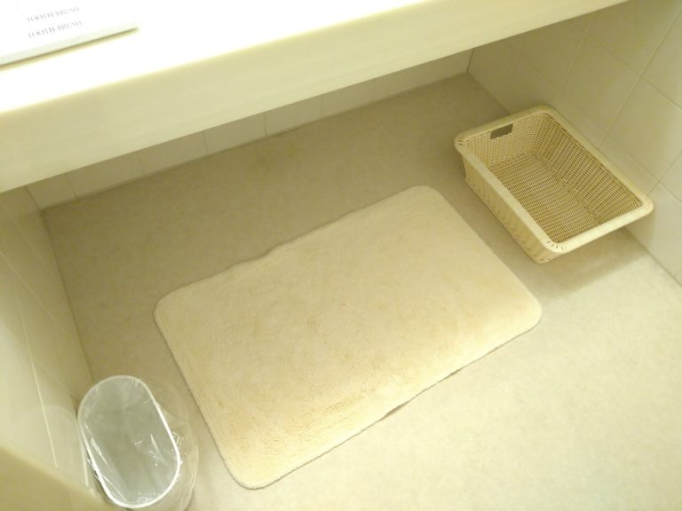 洗面台下のマット