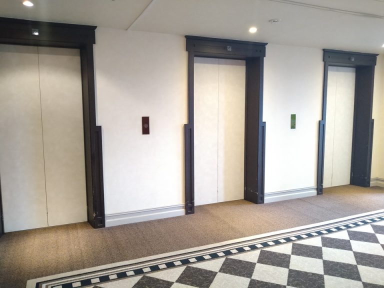 エレベーター外観