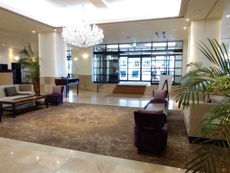 エントランス内観