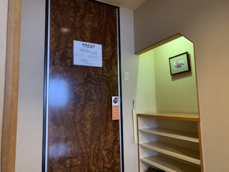 客室入り口内観ドア
