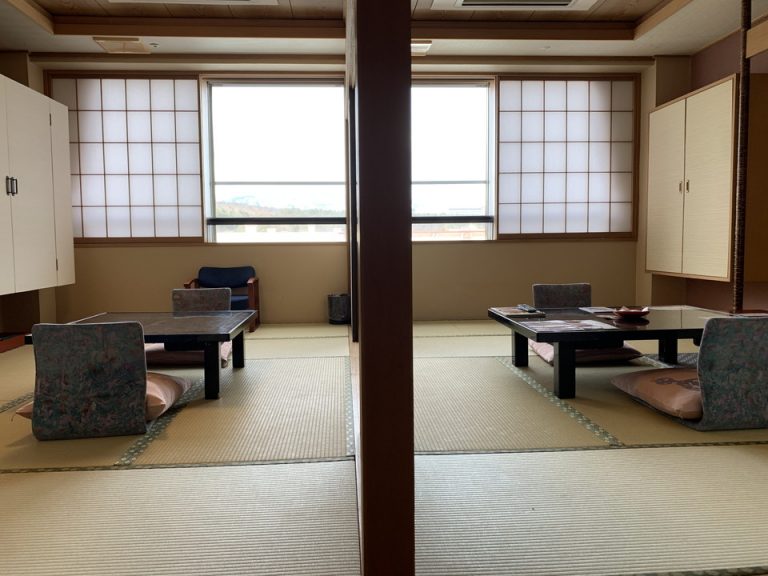 窓を開放するといい光が差し込む