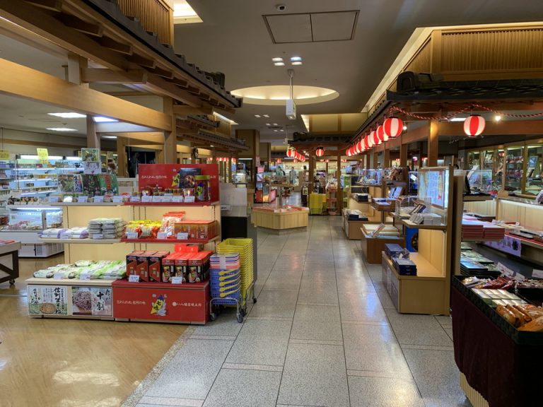 館内のお土産屋さん