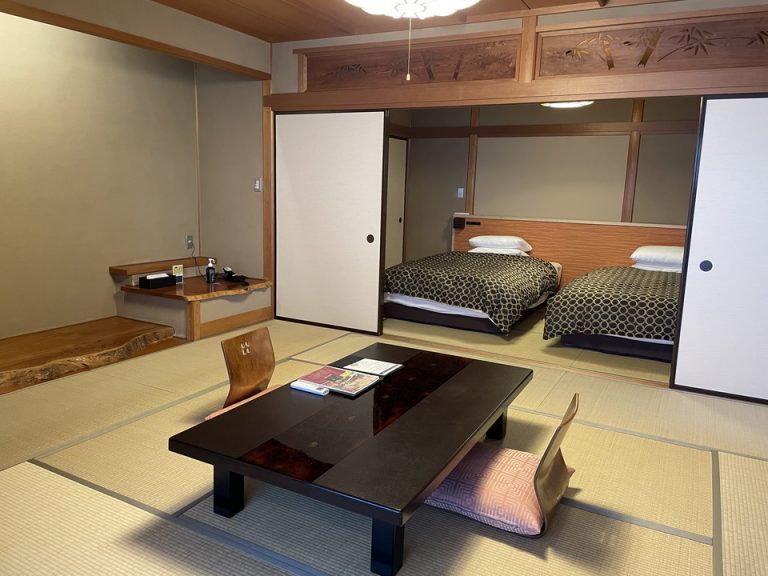 客室全体(窓際方向)