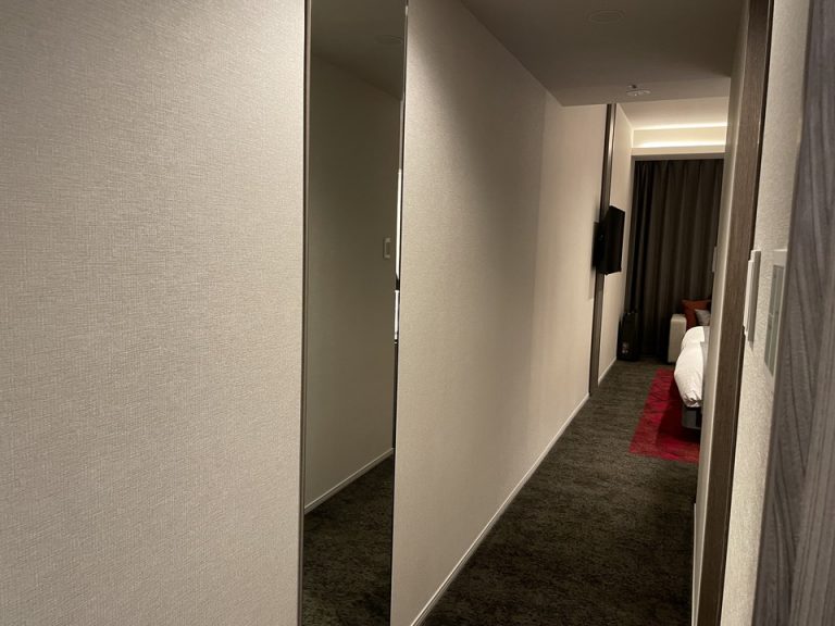 入口〜ベッドルーム