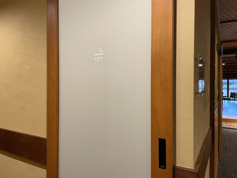 カフェライブラリー横 喫煙室