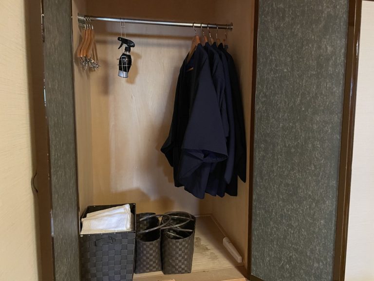 ベッドルーム クローゼット(開)