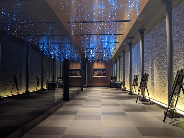 建物エントランス→ホテルエントランスまでの廊下