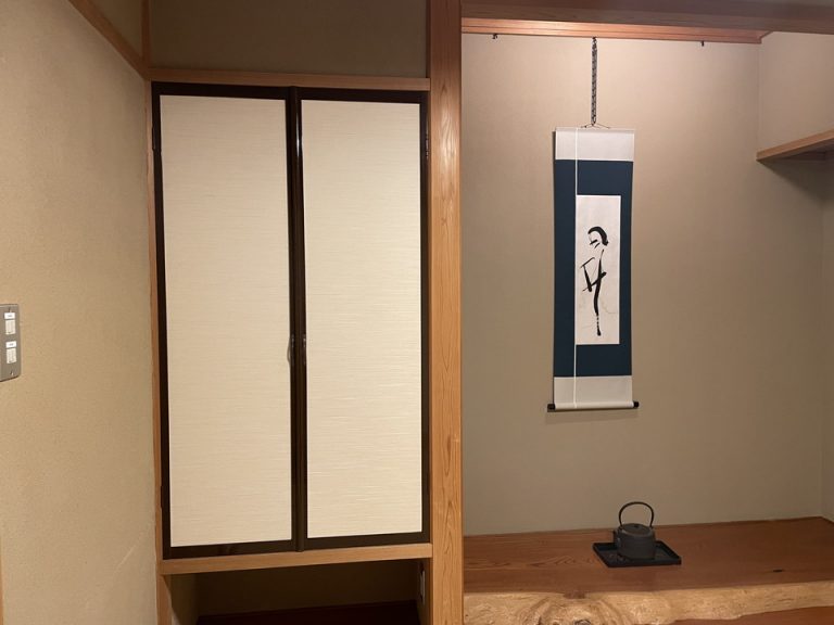 前室 クローゼット外観(閉)