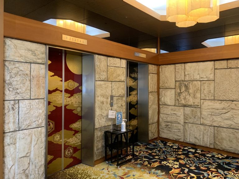 エレベーターホールフロント階 広々としていた