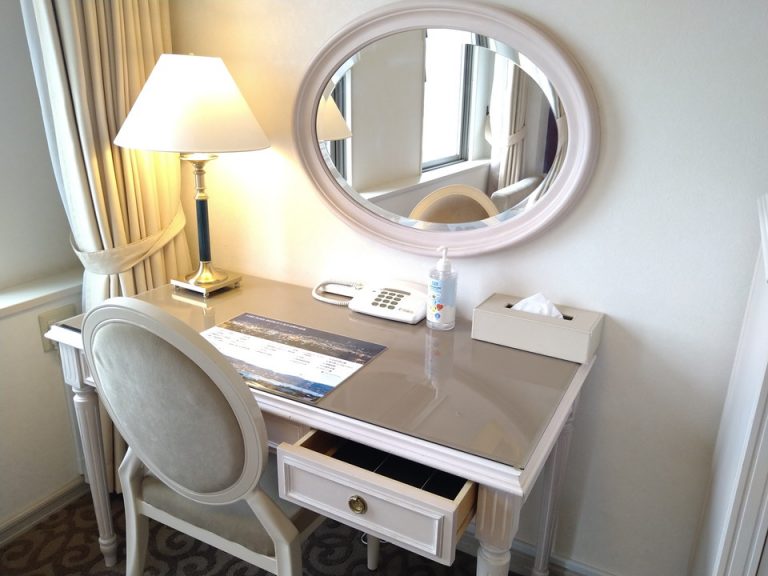 テーブルの上にもアルコールジェル