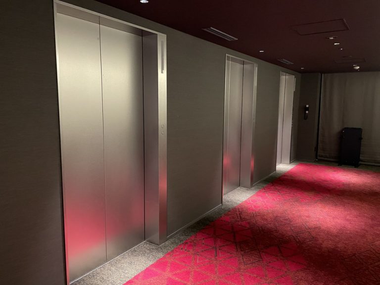 客室階エレベーターホール2