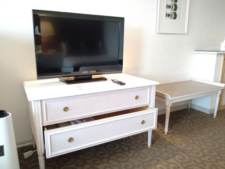 ベッド方向からTV