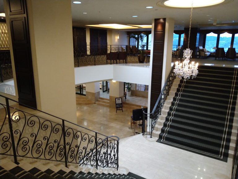 2階からロビーJPG