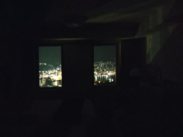客室窓からの景色夜