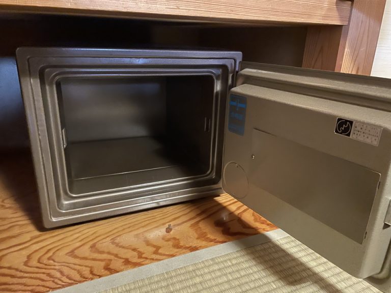 セーフティーボックス(開)