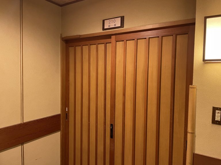 客室入口外観ドア