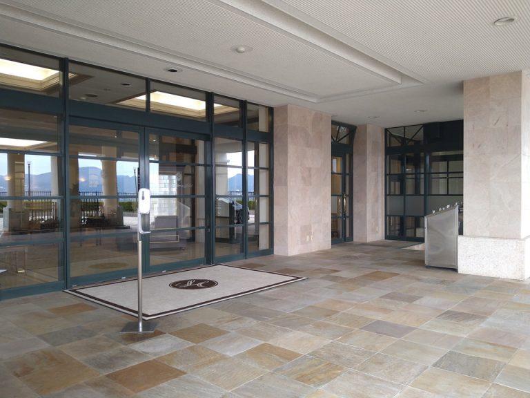 エントランス外観