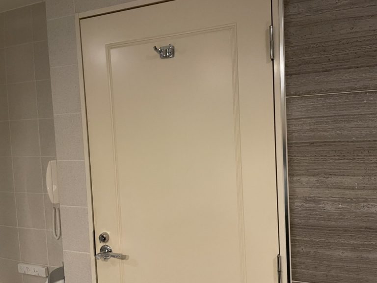 バスルームのドア・内側上部