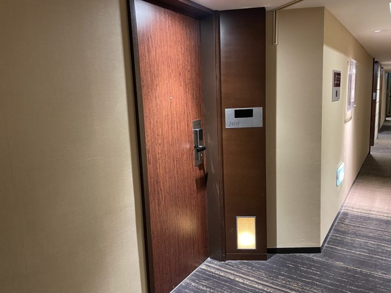 今回泊まった客室のドア前