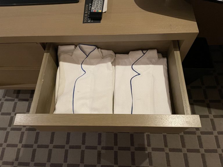 テレビ下の棚引き出し内部・パジャマ