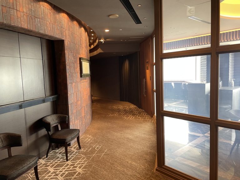 37階鉄板焼「赤坂」前通路