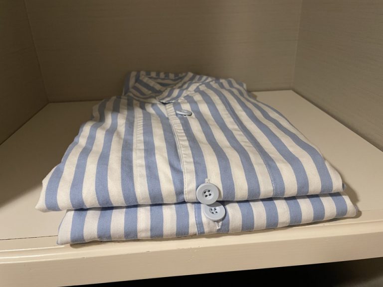 クローゼット内にあるパジャマ