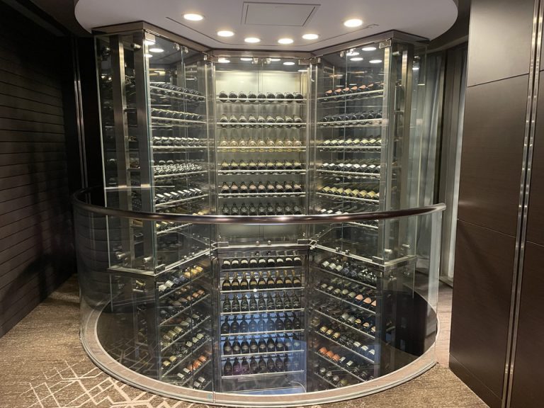 37階鉄板焼「赤坂」のワインセラー
