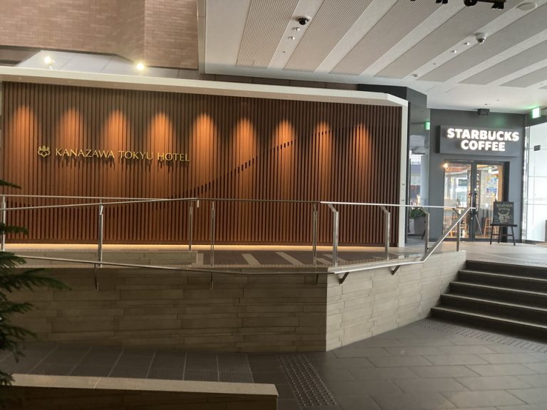 1階にはスターバックス
