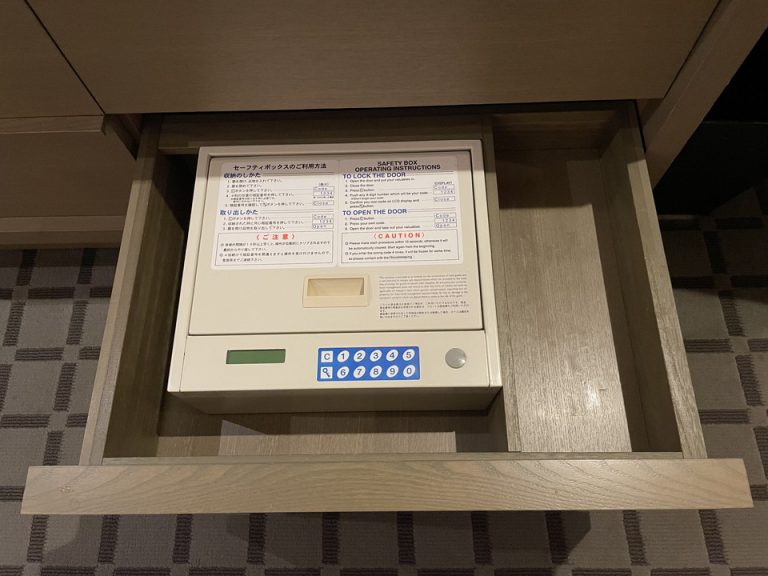 テレビ下棚引き出し内部にあるセーフティーボックス