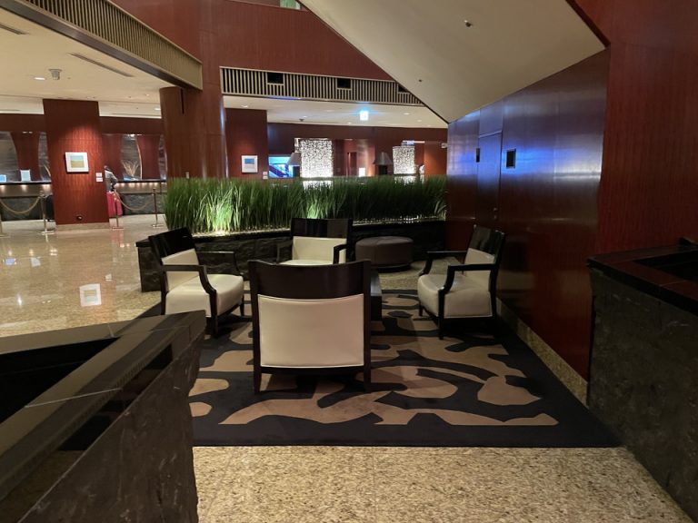 2階フロント前のソファー