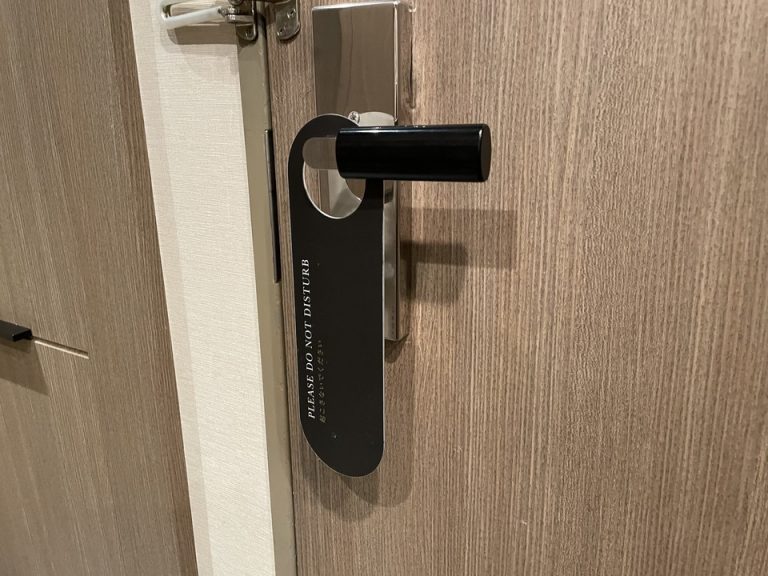 客室ドアのドアノブ・意思表示カード