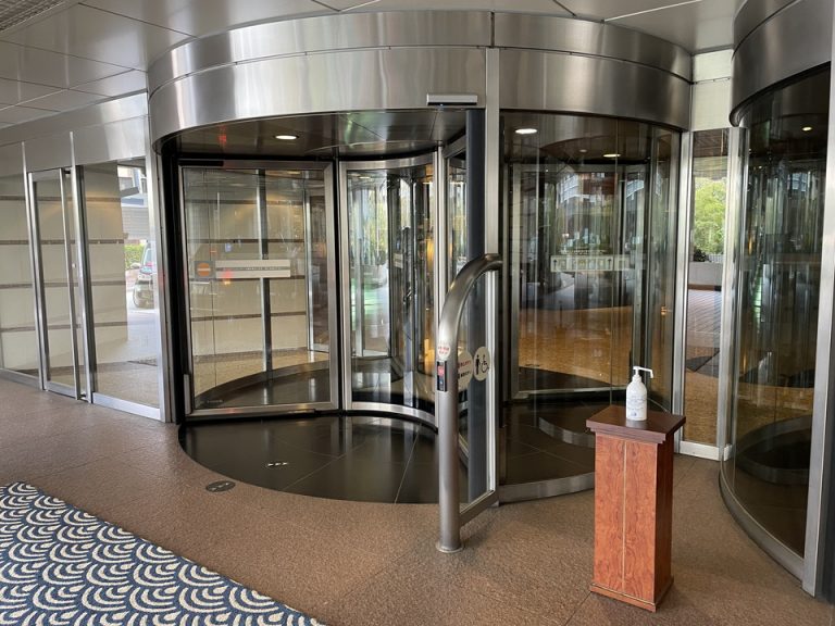 2階六本木通り側玄関