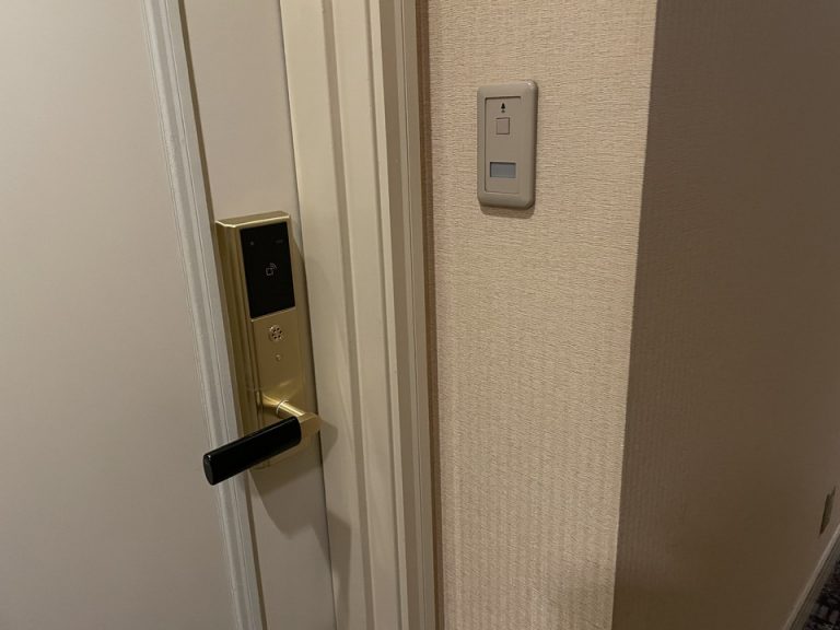 客室ドア・ドアノブとチャイム