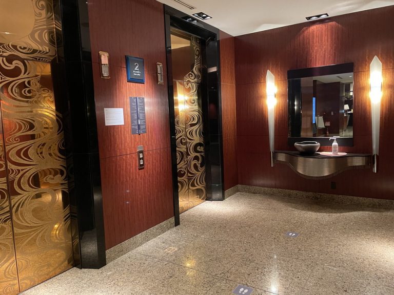 2階エレベーターホール