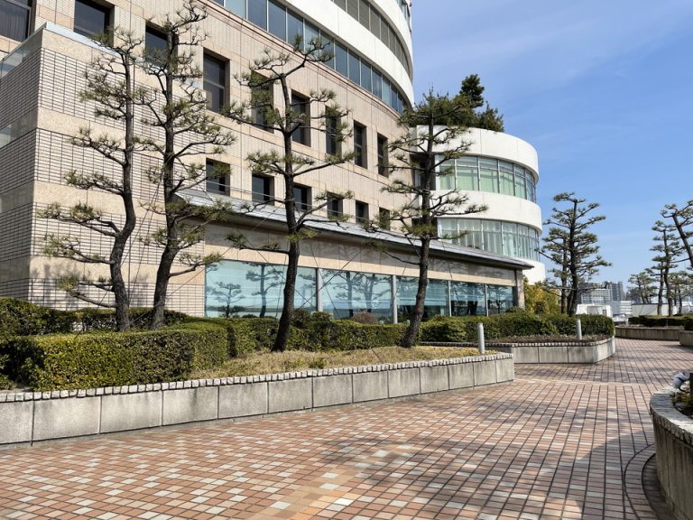 南西側から見た低層階・シェフズライブキッチン部分