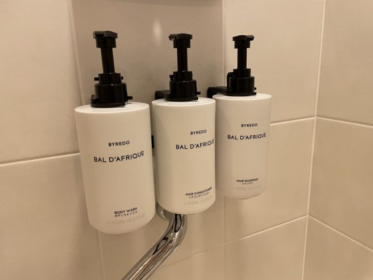 バスルーム内シャワー付近のトイレタリー