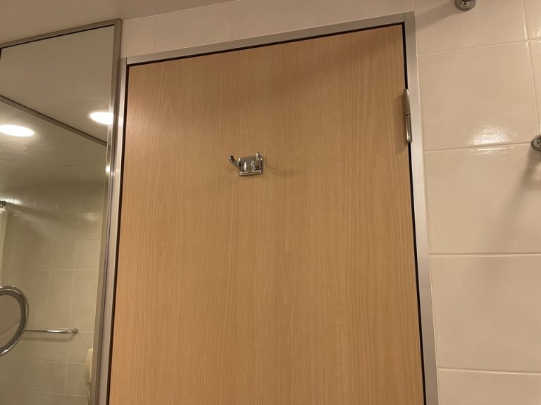 バスルーム内側から見たドア上部