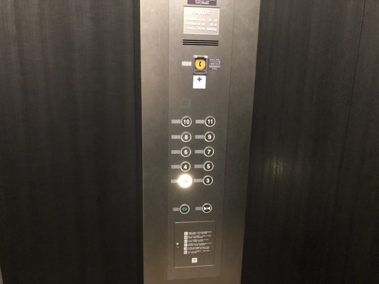 エレベーターボタン
