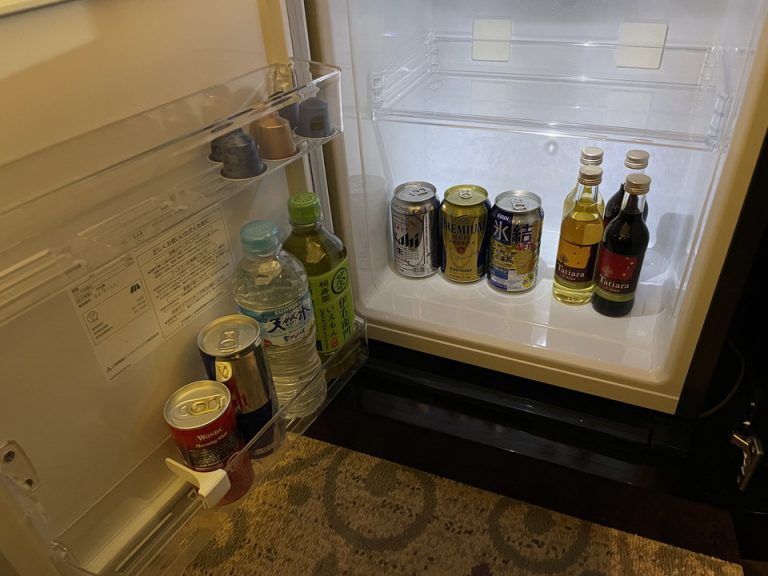 冷蔵庫の中・ミニバー