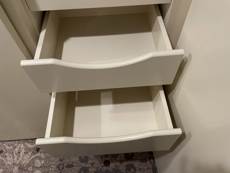 クローゼット下部の靴箱