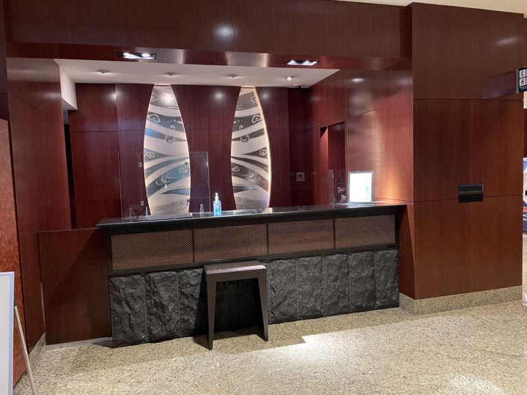 フロント横のクローク