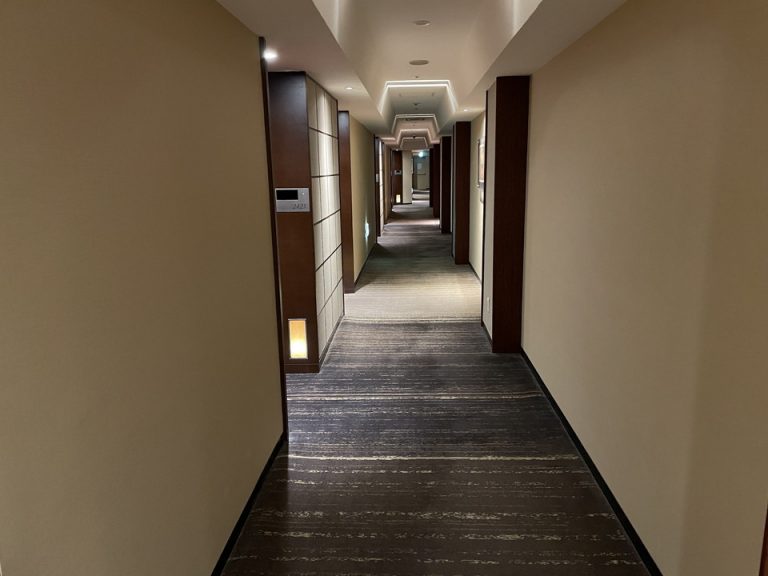 24階ミドルフロアー廊下(まっすぐ)