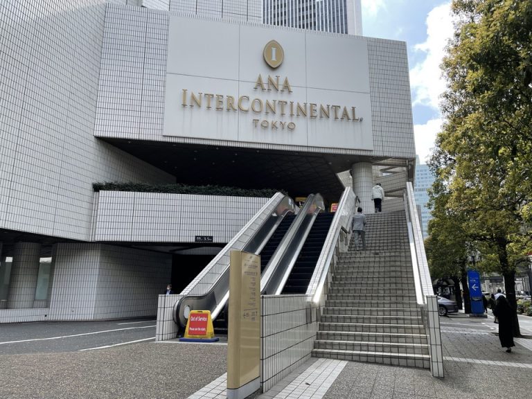 溜池側から見たホテル建物入口